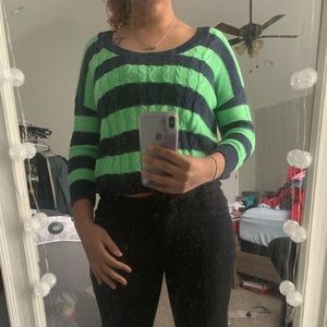 EXTRA CUTE NAVY AND GREEN SWEATER!